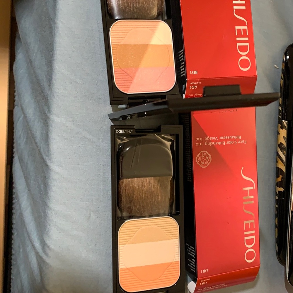 New in box Shiseido face color enhancing trio RD1 or OR1